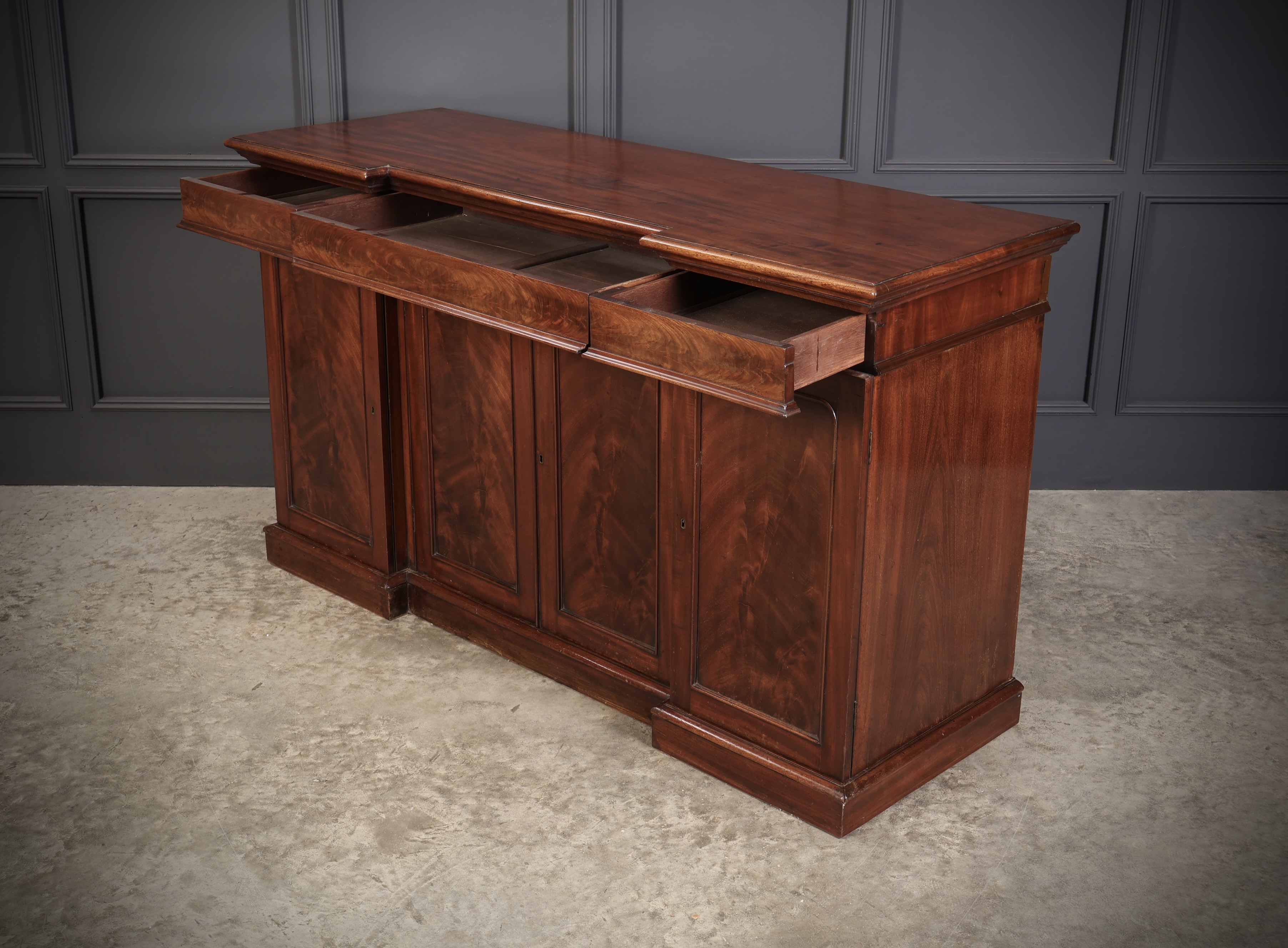 Victorian Mahogany 4 Door Sideboard - Image 10